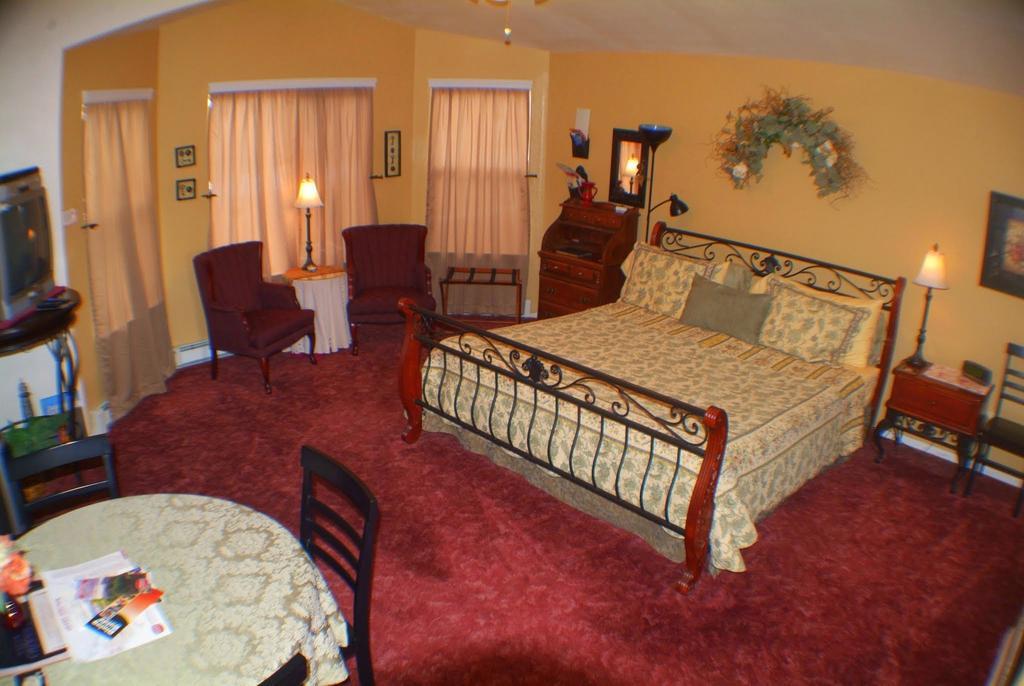Castle Creek Bed And Breakfast Grand Junction Exterior photo